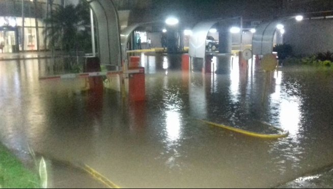 Sambil de Valencia amaneció inundado tras fuertes lluvias, FOTOS