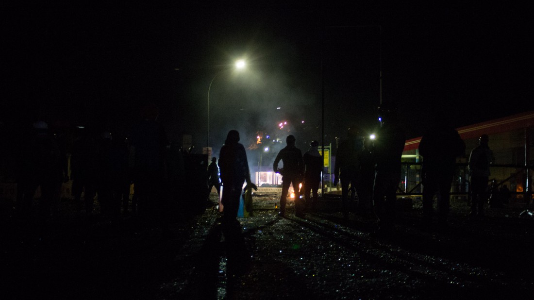 FOTOS | Las noches de San Antonio transcurren entre gases y molotov