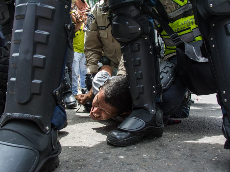 LA VIOLENCIA, ARMA DE QUIEN NO TIENE LA Razón