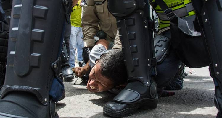 LA VIOLENCIA, ARMA DE QUIEN NO TIENE LA Razón