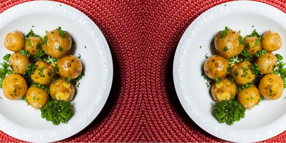 Papitas colombianas con perejil, ajo y mantequilla