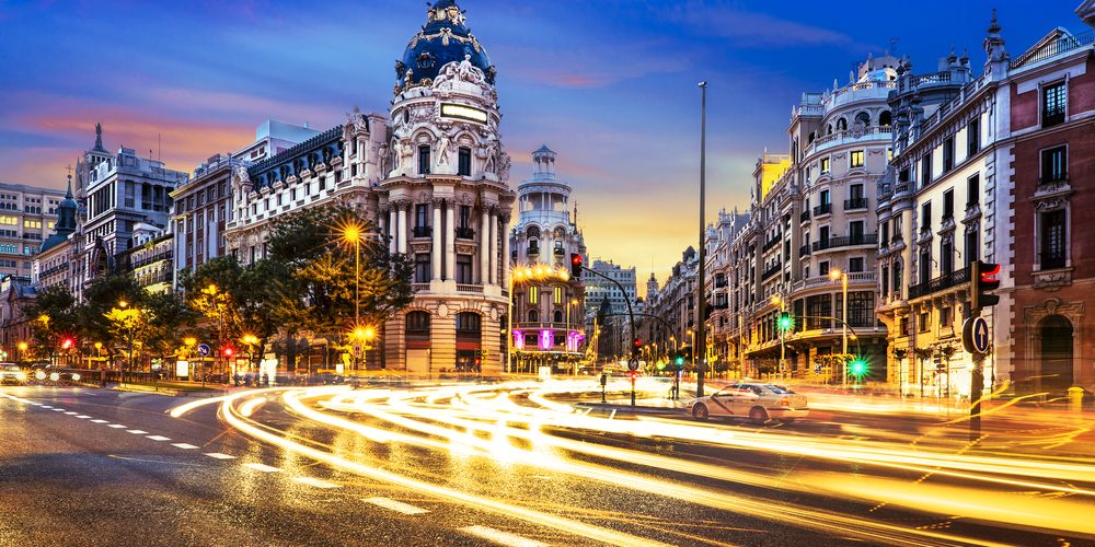 Turismo en España y Recorrido por Madrid y opciones de alojamiento ¿Estás pensando en visitar Madrid, la capital de España? Si es así, te proponemos un recorrido turístico por los lugares más emblemáticos de la ciudad, con opciones de alojamiento en hoteles económicos para que disfrutes de tu estancia sin gastar demasiado.