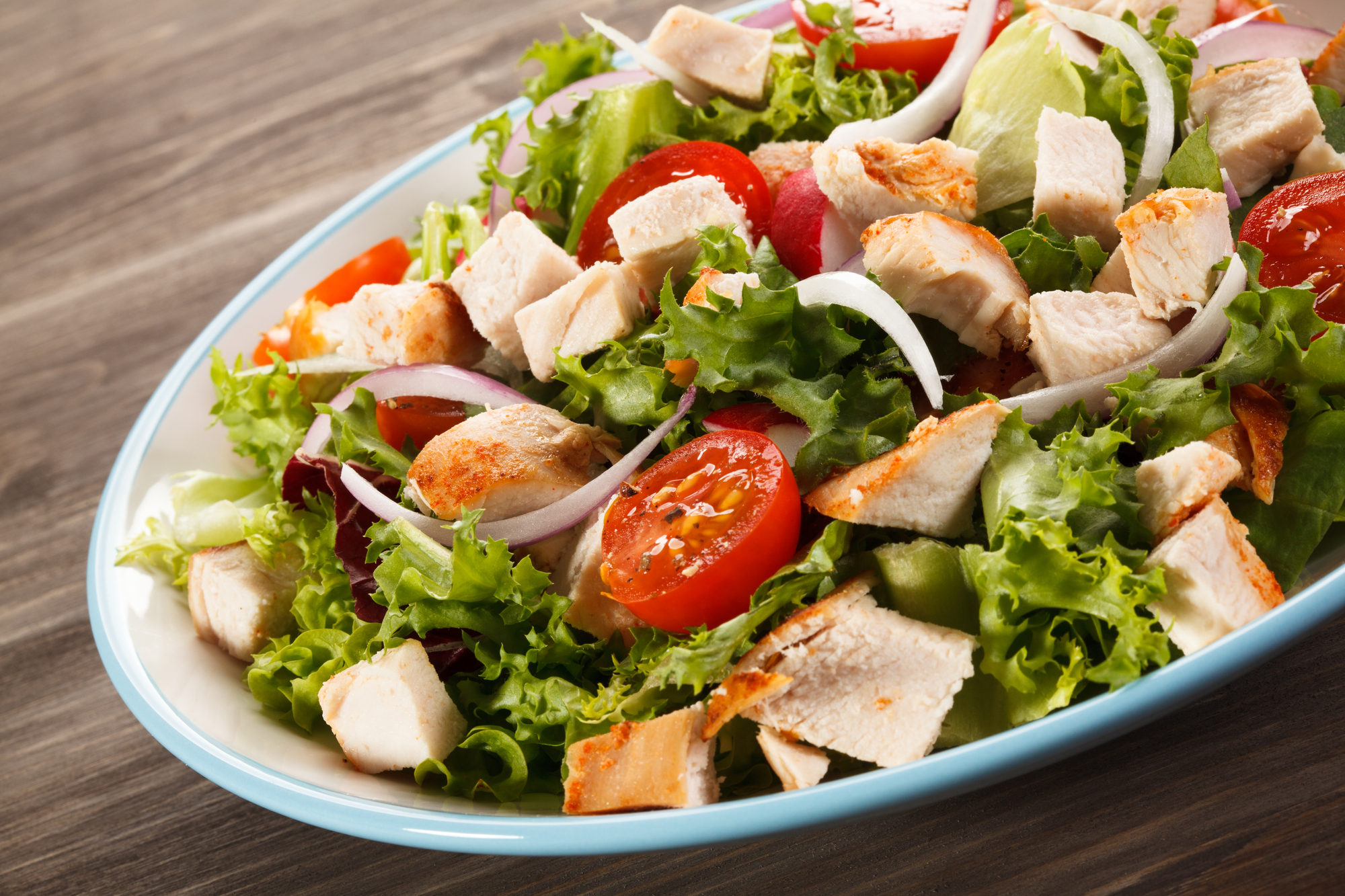 Ensalada de pollo y verduras