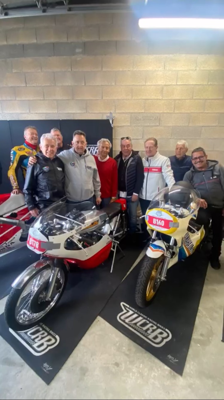 PARTE DEL EQUIPO QUE ACOMPAÑÓ A LOS VENEZOLANOS CECOTTO Y LAVADO EN DIJON PRENOIS