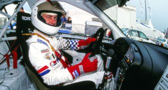 JOHNNY CECOTTO EN 1994 EN EL BMW 318i CON EL QUE SE TITULÓ EN EL SUPERTURISMO DE ALEMANIA