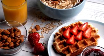 Gofre de Avena con Frutas Frescas