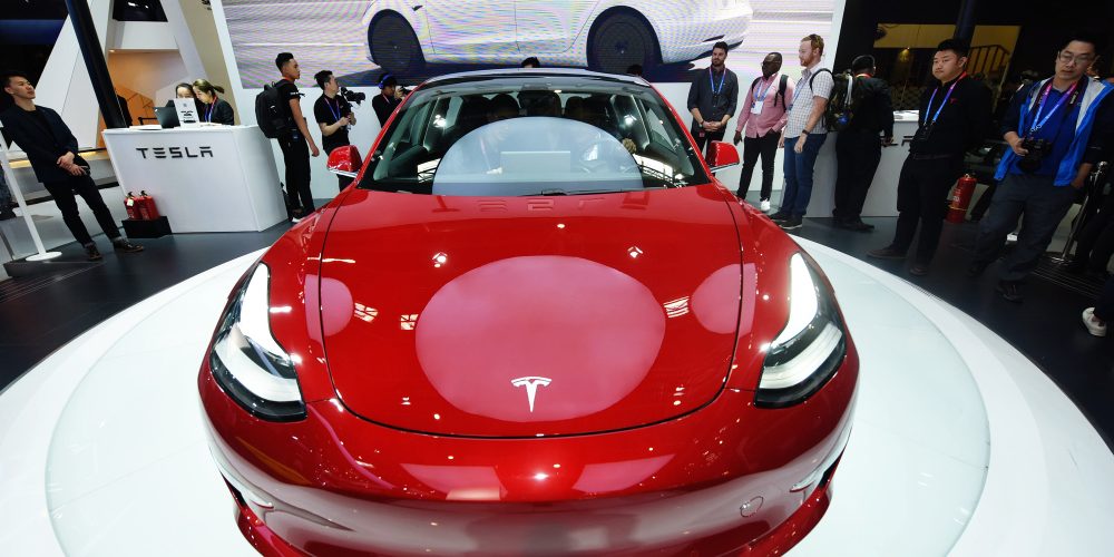 A Tesla Model 3 electric car .Foto, Depositphotos con licencia para notiactual.com