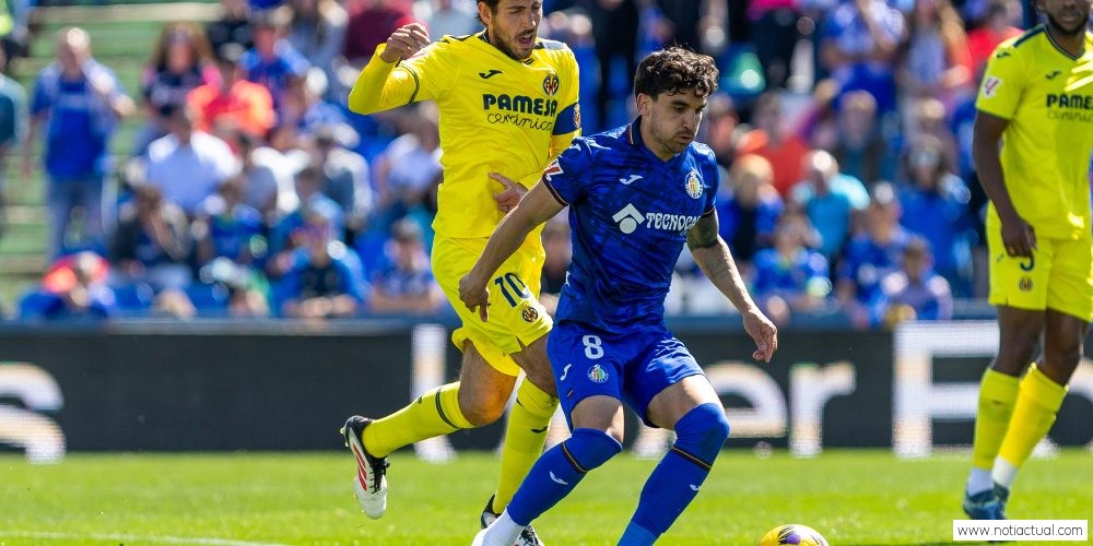 Madrid, españa - 30 de marzo de 2025: partido de la liga entre getafe fc y villarreal jugado en madrid. jugadores del villarreal. fútbol profesional.