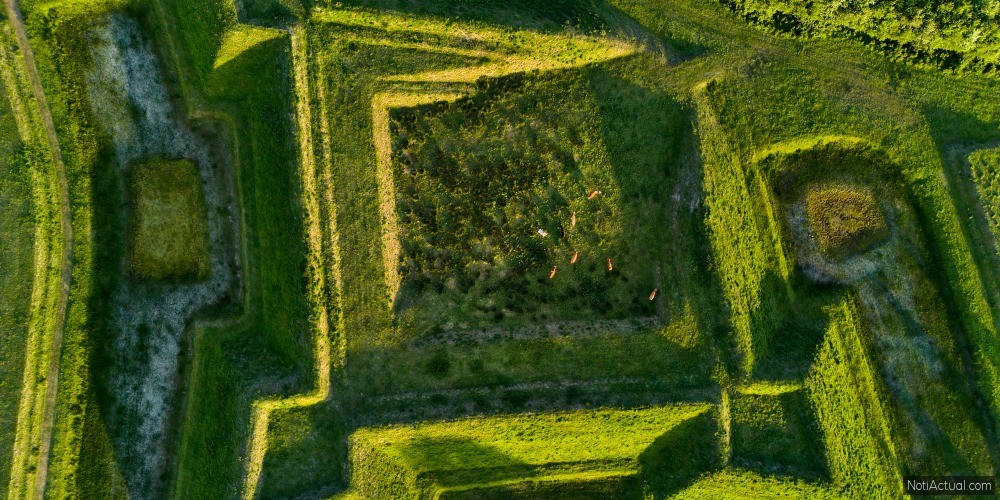 May 9, 2025 - Aardenburg-Netherlands: Aerial view of the reconstructed Olieschans fortification in Zeeuws-Vlaanderen, part of the historic Spanish-Dutch defense lines.