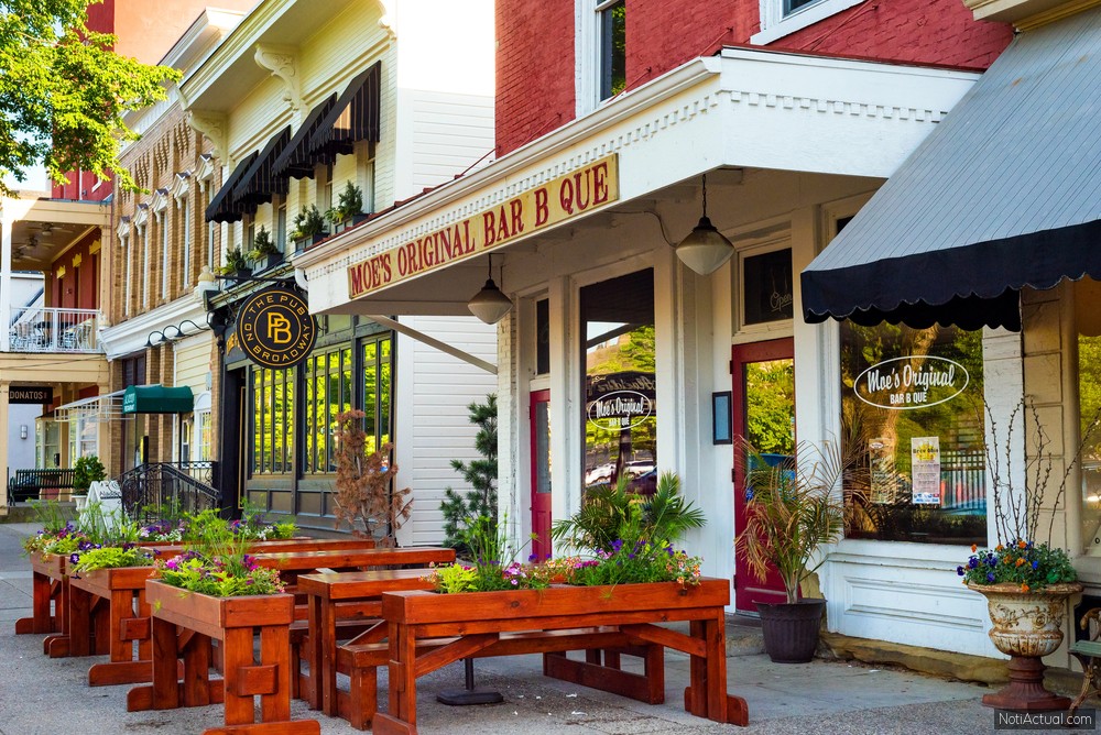 GRANVILLE, OH - MAY 15, 2017 Sidewalk seating is a feature at Moe's Bar B Que and other establishments on the main street of this charming east-central Ohio village