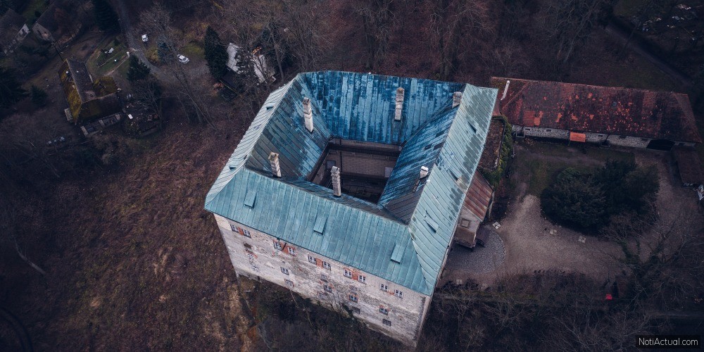La Historia del Castillo Houska
