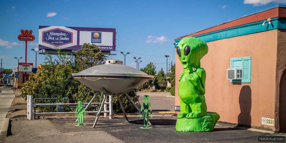 Roswell, NM, USA: A life size green UFO model just outside the town