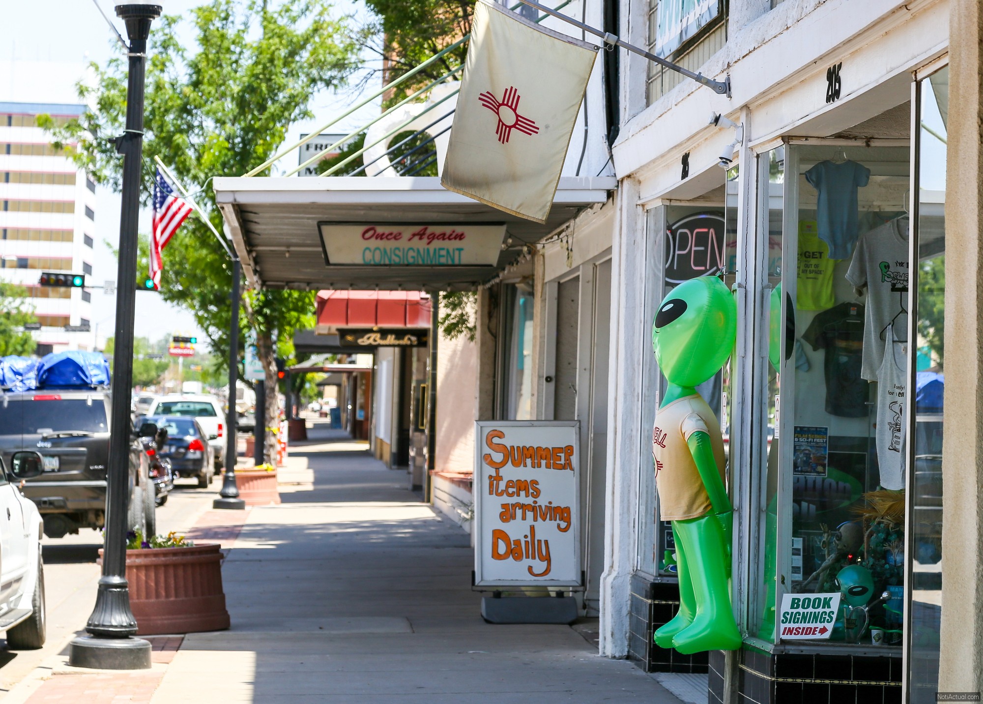 Roswell, NM, USA: A life size green UFO model just outside the town