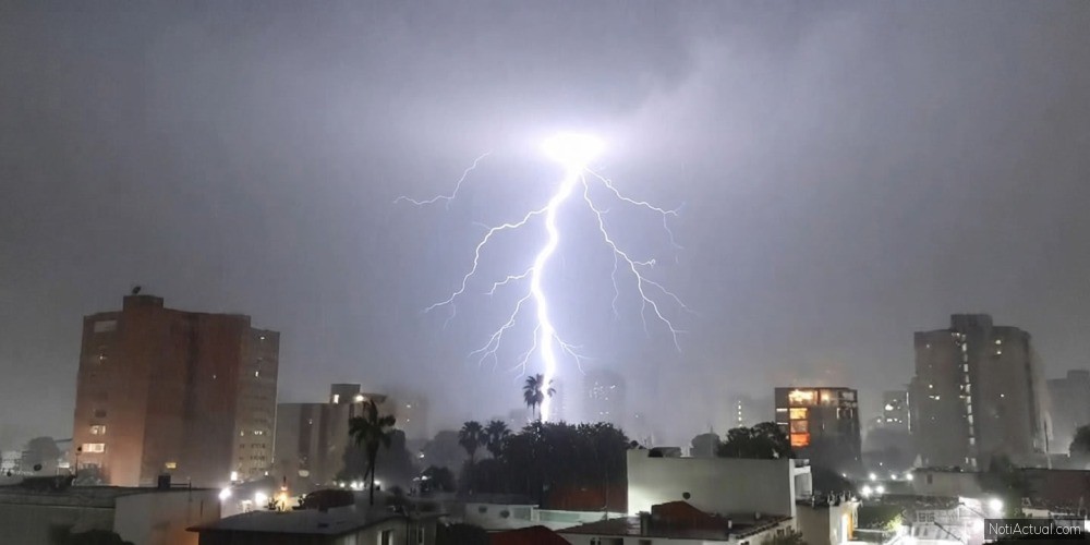 Vientos huracanados y fuerte Aguacero en Maracaibo este Domingo 26/07/26